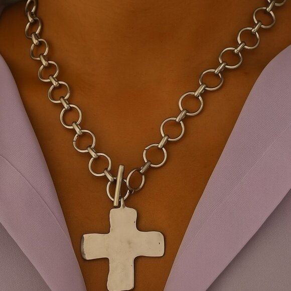 “Winslet” Cross Toggle Necklace - Picture 2 of 3
